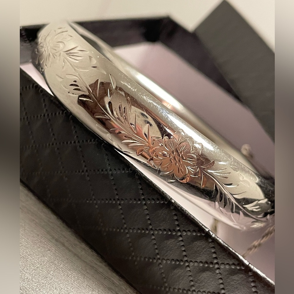 Vintage sterling silver floral etched bangle bracelet